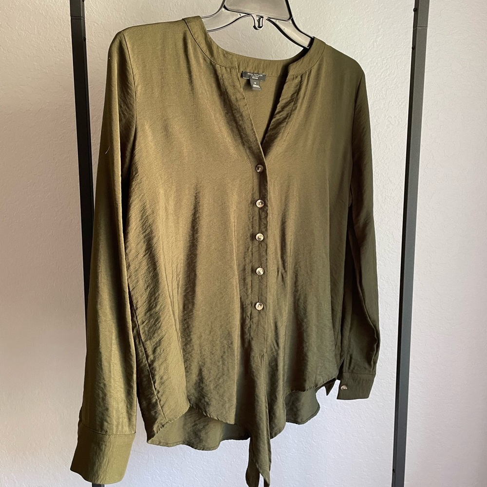 Ann Taylor Button Up